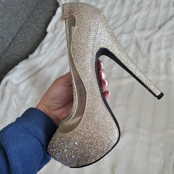 QUIPID~GOLD SPARKLING PLATFORM STILETTOS W/ RHINESTONES ON TOE & MESH ACCENTS! - Picture 15 of 16